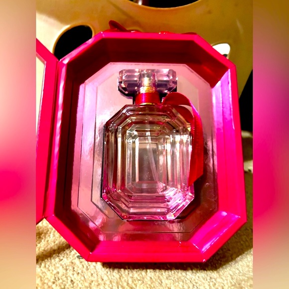 Bombshell Magic! - Picture 2 of 8